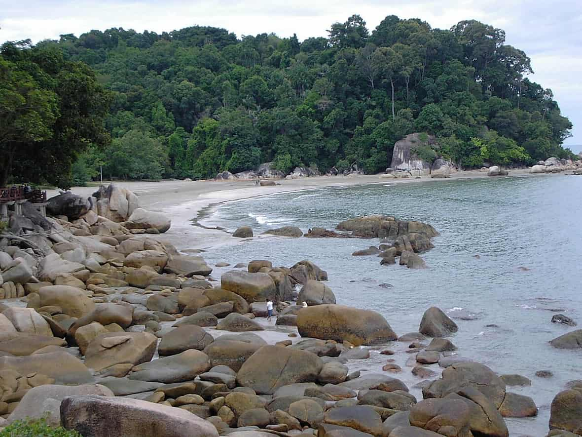 Best Beaches in Kuantan Pahang for a Relaxing Getaway Teluk Cempedak